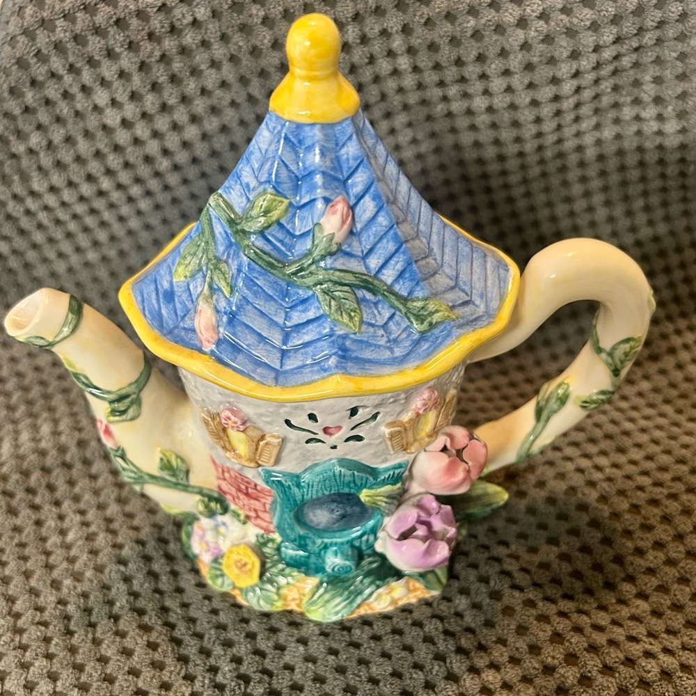 Charming Cottage Teapot with Floral Accents - Picture 10 of 12